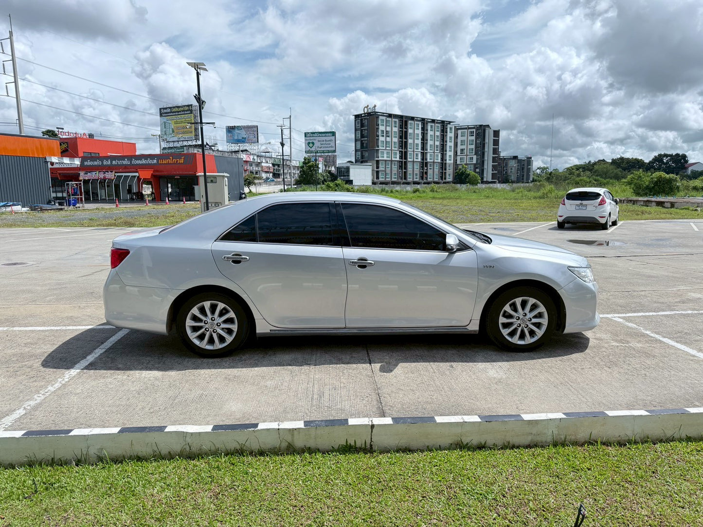TOYOTA CAMRY 2.0G เกียร์ออโต้ 2012/2555