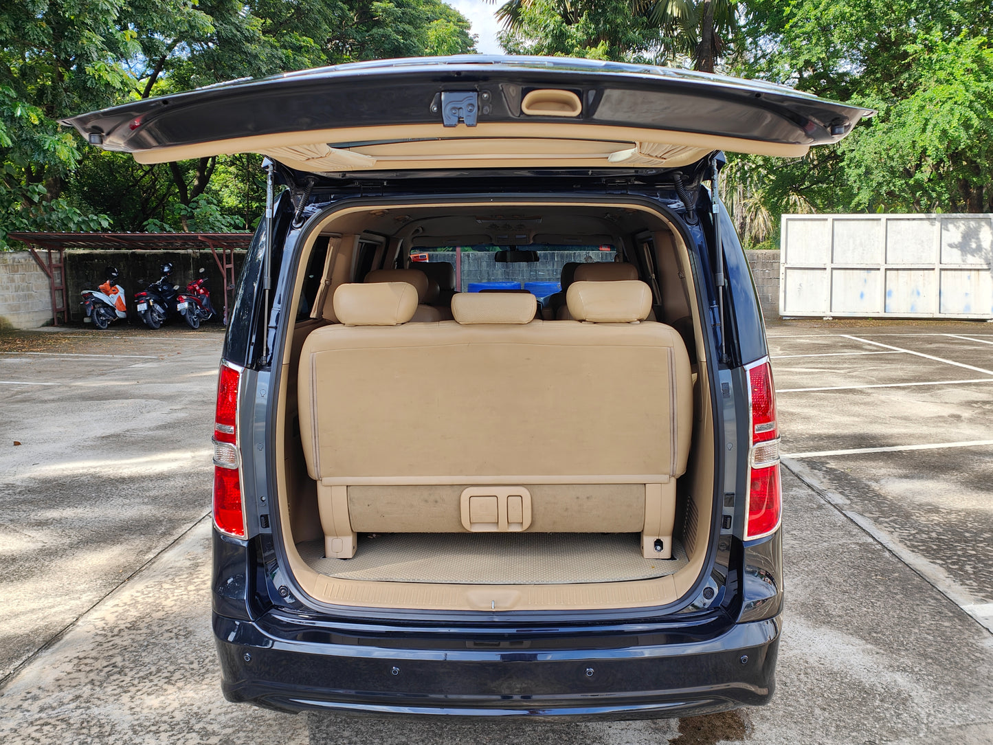 Hyundai H-1 Deluxe 2.5 CRDi ปี 2016