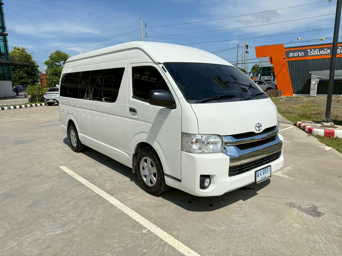 TOYOTA HIACE COMMUTER 3.0 M/T ปี(2016/ 2561 )