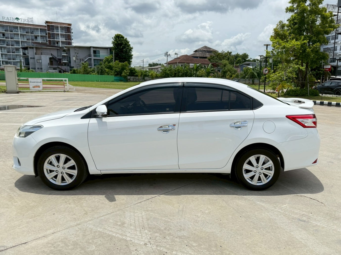 TOYOTA VIOS 1.5E A/T เกียร์ออโต้ 2015/2558
