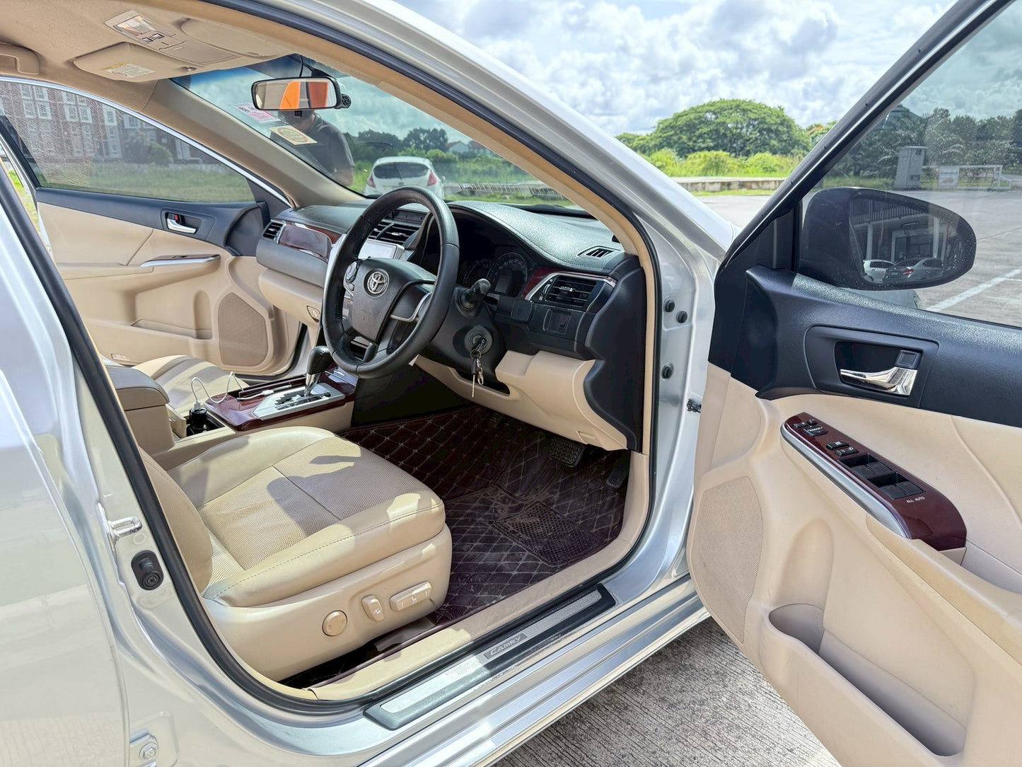 TOYOTA CAMRY 2.0G เกียร์ออโต้ 2012/2555