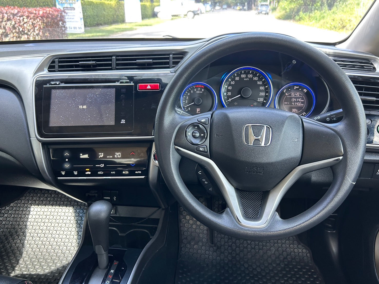 Honda City 1.5 V+ 2014 สีขาว เกียร์ออโต้