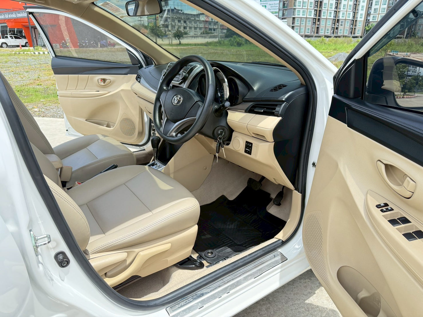 TOYOTA VIOS 1.5E A/T เกียร์ออโต้ 2015/2558