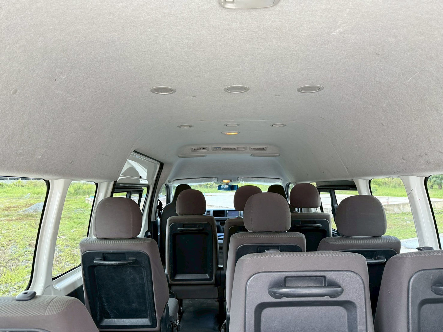 TOYOTA HIACE COMMUTER 3.0 M/T ปี(2016/ 2561 )