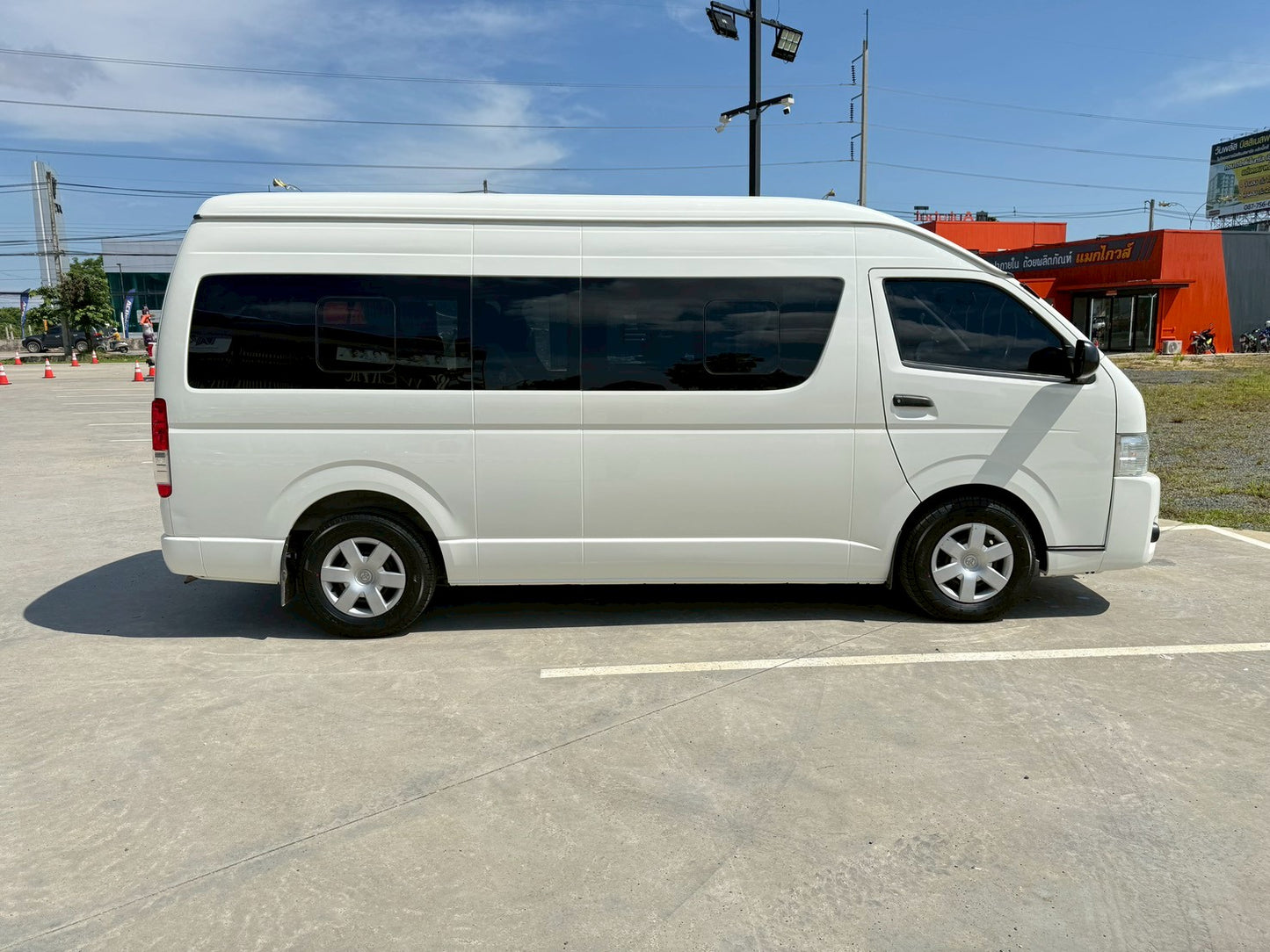 TOYOTA HIACE COMMUTER 3.0 M/T ปี(2016/ 2561 )
