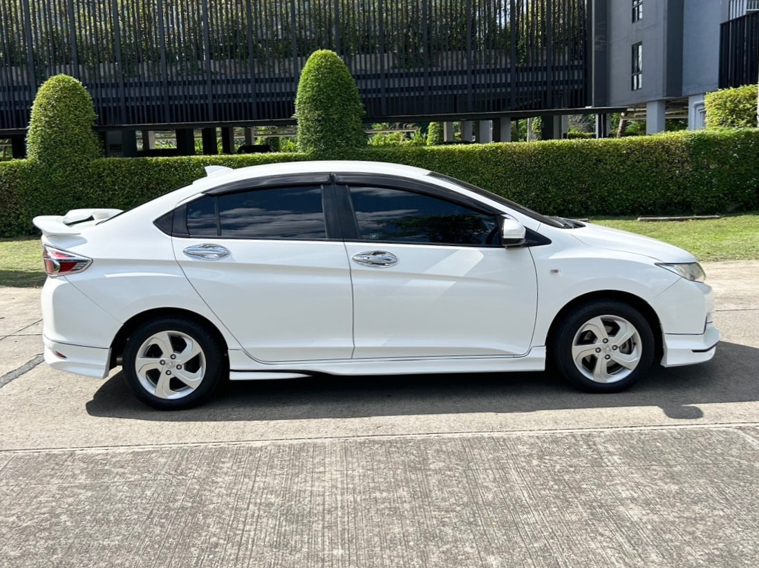Honda City 1.5 V+ 2014 สีขาว เกียร์ออโต้