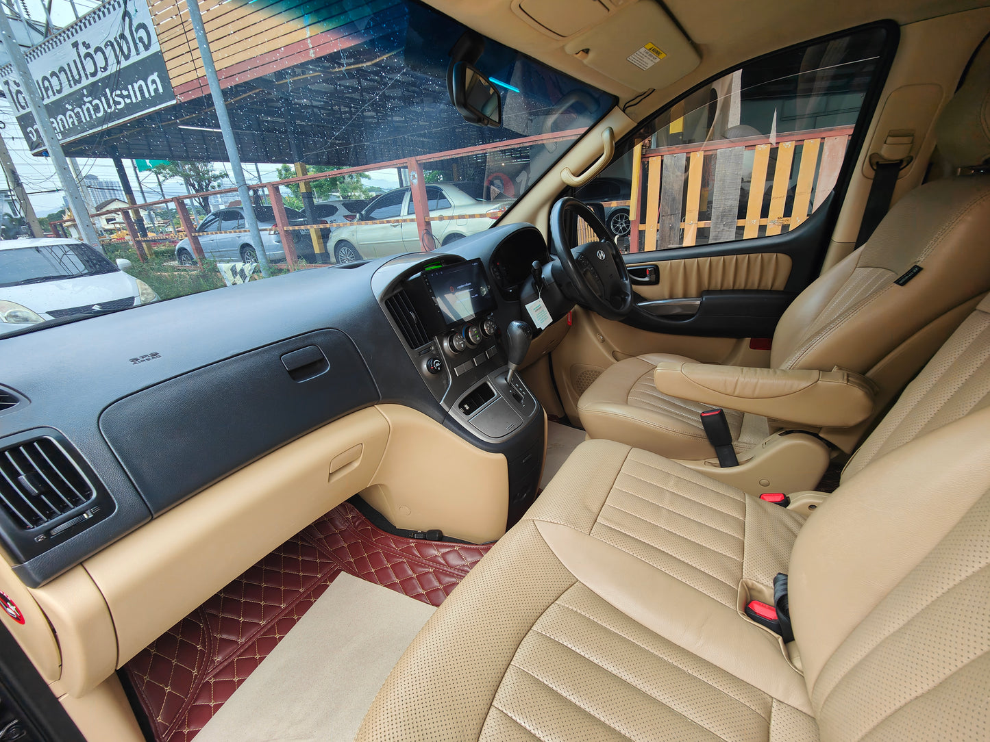 Hyundai H1 2.5 A2 DLUXE A/T ปี 2012/2556