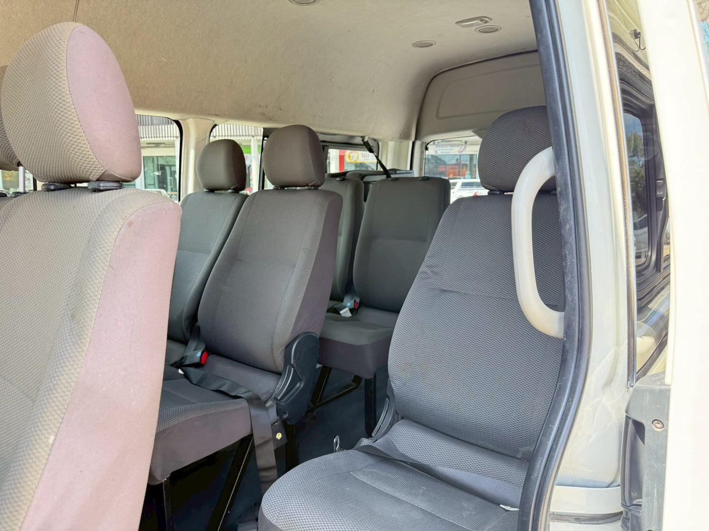 TOYOTA HIACE COMMUTER 3.0 M/T ปี(2016/ 2561 )