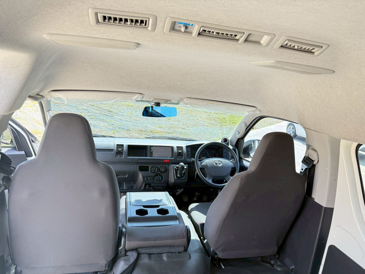 TOYOTA HIACE COMMUTER 3.0 M/T ปี(2016/ 2561 )