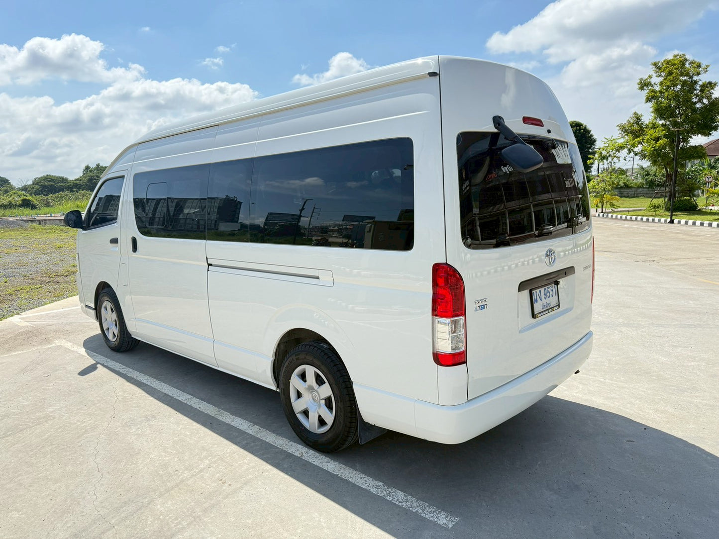 TOYOTA HIACE COMMUTER 3.0 M/T ปี(2016/ 2561 )