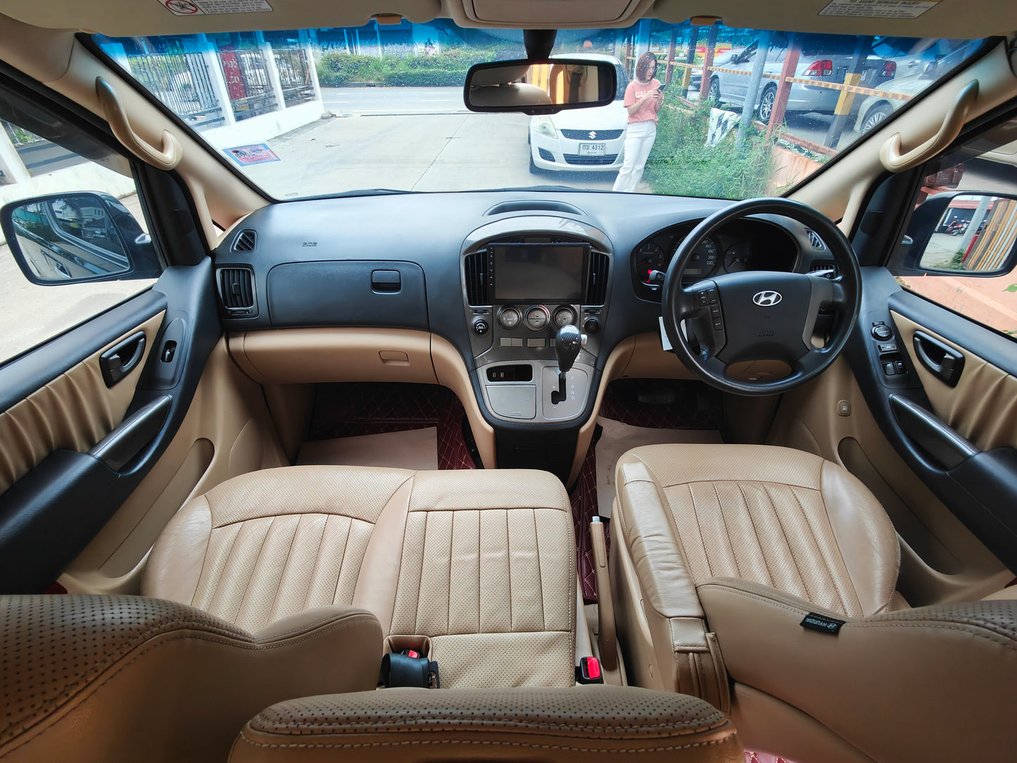 Hyundai H1 2.5 A2 DLUXE A/T ปี 2012/2556