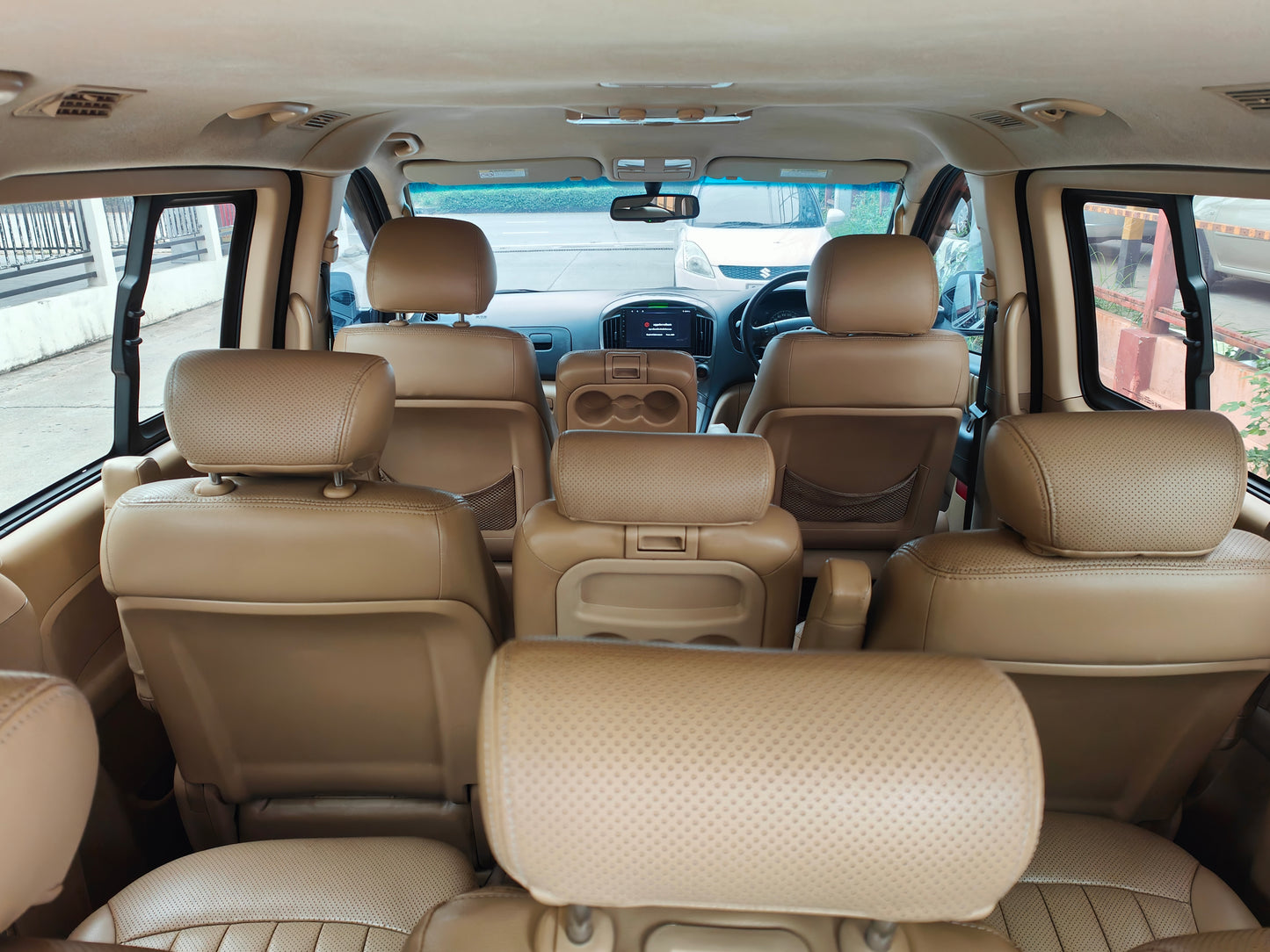 Hyundai H1 2.5 A2 DLUXE A/T ปี 2012/2556