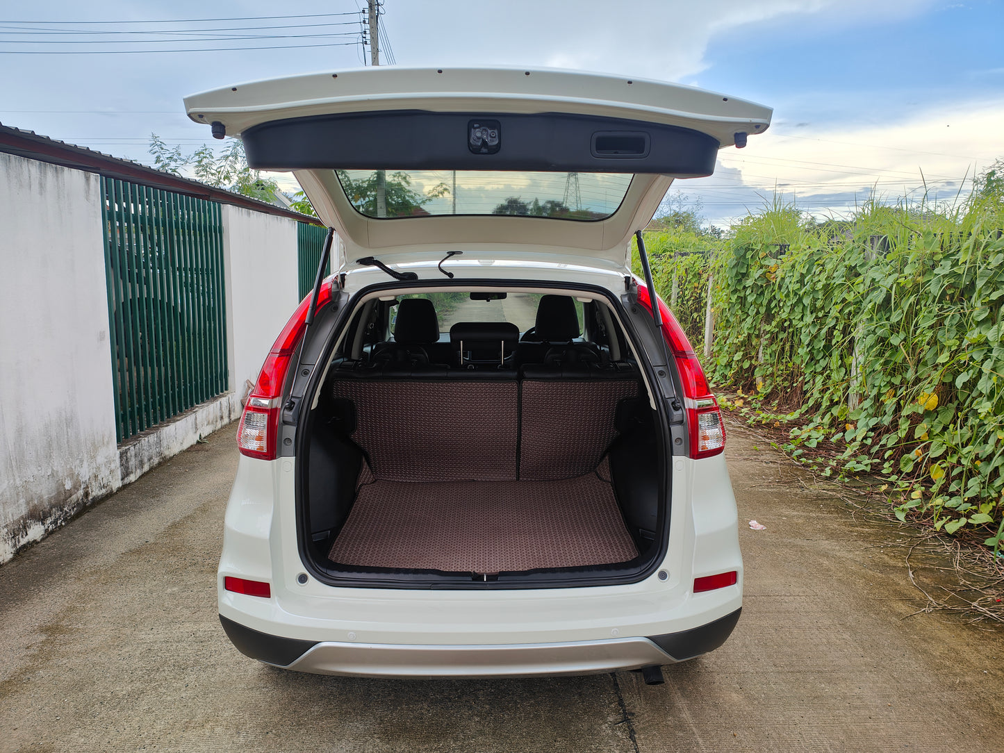 Honda CR-V 2.0 E 4WD ปี 2016 (รถมือเดียว)
SUV ขับ 4 แท้