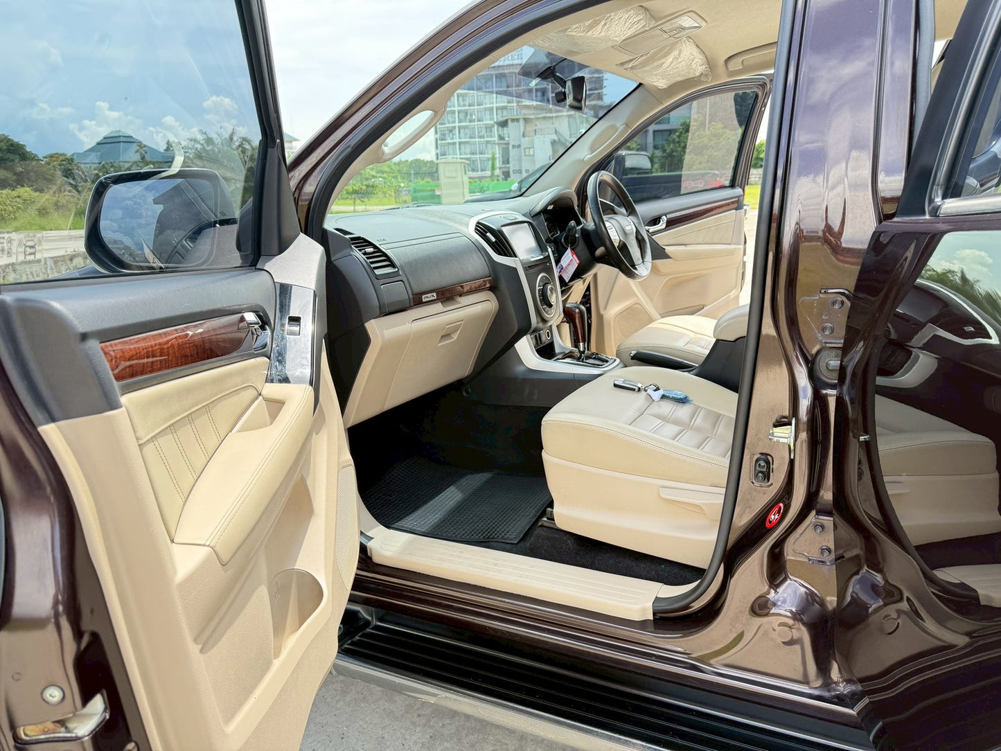 ISUZU MU-X 3.0 ออโต้ 4WD ปี 2017/2560