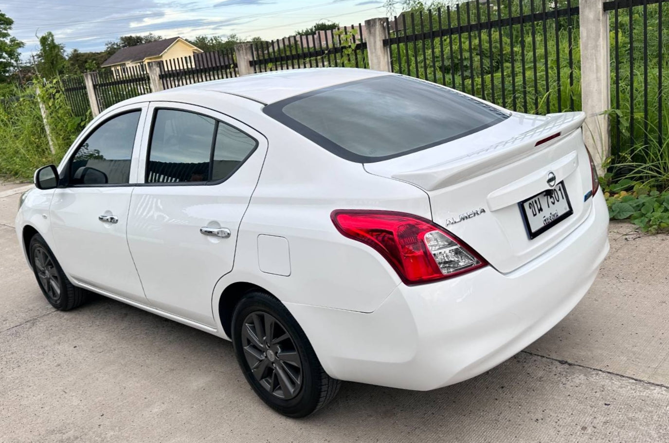 Nissan Almera E Auto ปี 2012 จด 13 -เกียร์ออโต้ มือเดียว