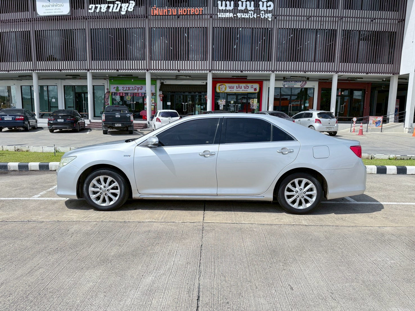 TOYOTA CAMRY 2.0G เกียร์ออโต้ 2012/2555