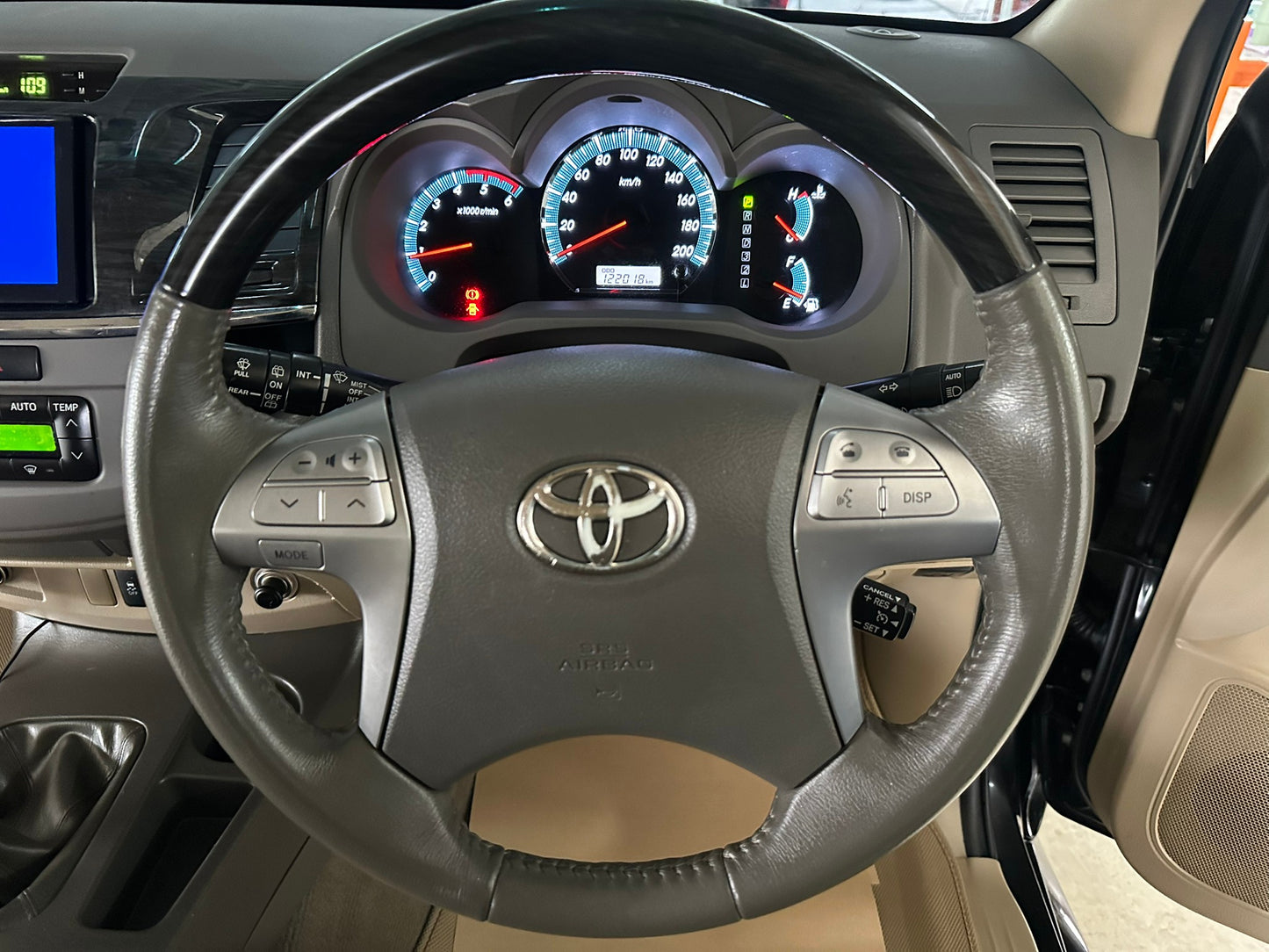 TOYOTA FORTUNER 3.0 V NAVI AUTO 4x4 2012