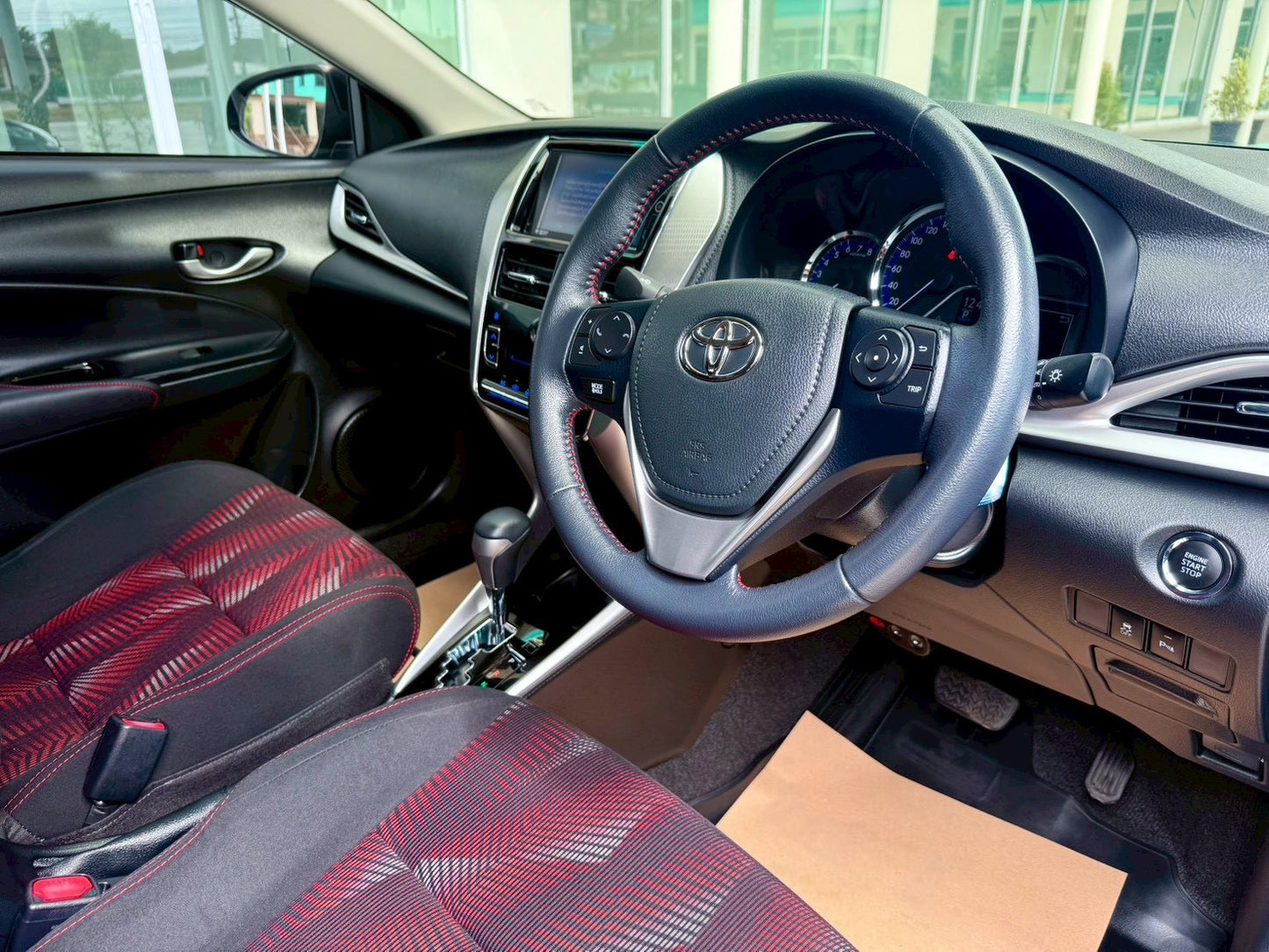 TOYOTA YARIS ATIVE S TOP