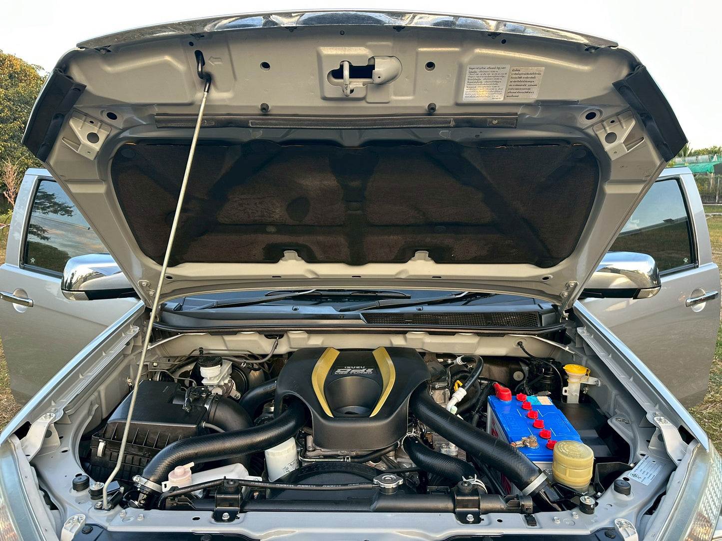 All new Dmax cab 2.5 Z-prestige DDI-VGS เกียร์ออโต้ 2012