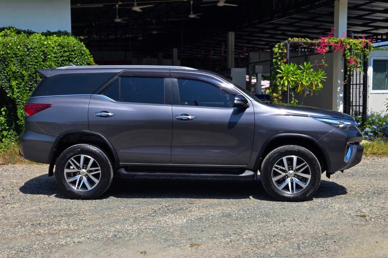 Fortuner 2.8 V VNT 4WD ปี 2017/2560 Option