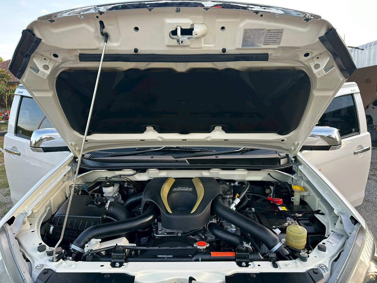 ISUZU D-MAX All New Double Cab X-Series
2.5 Z-Prestige DDI-VGS เกียร์ออโต้

ปี 2012 / 2556