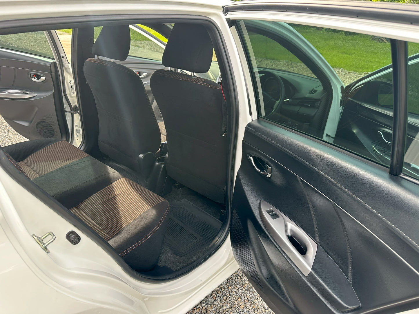 Toyota Yaris 1.2 G เกียร์ ออโต้ รุ่นท้อป