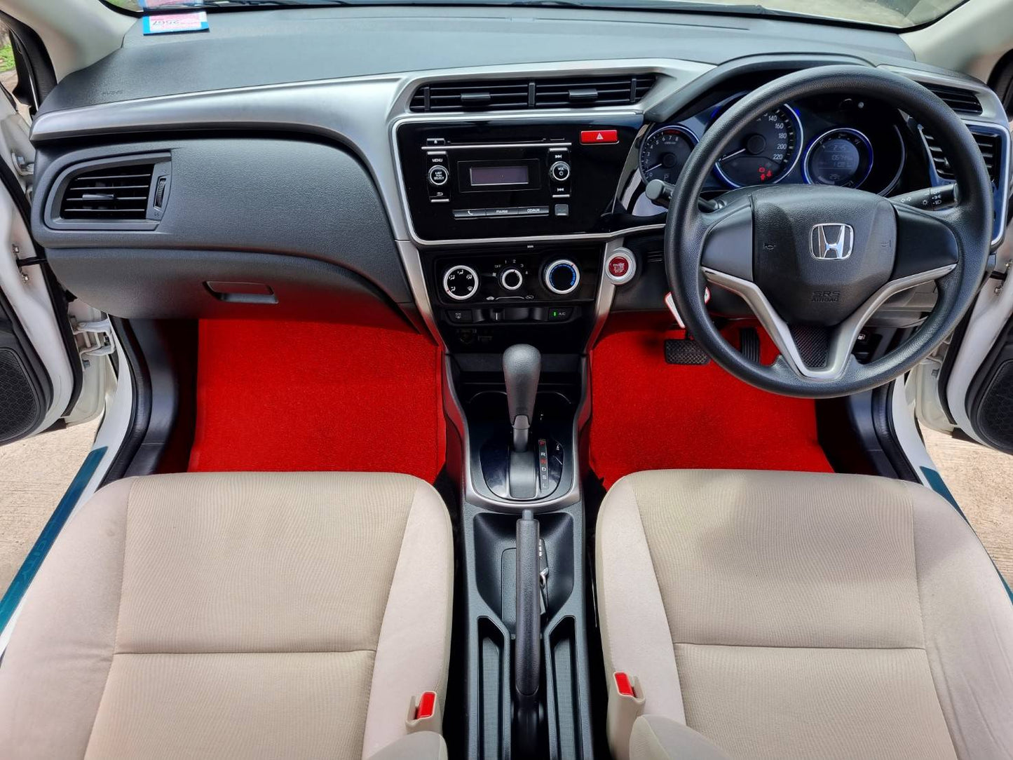 Honda City V Auto
ปี 2016 สีขาว