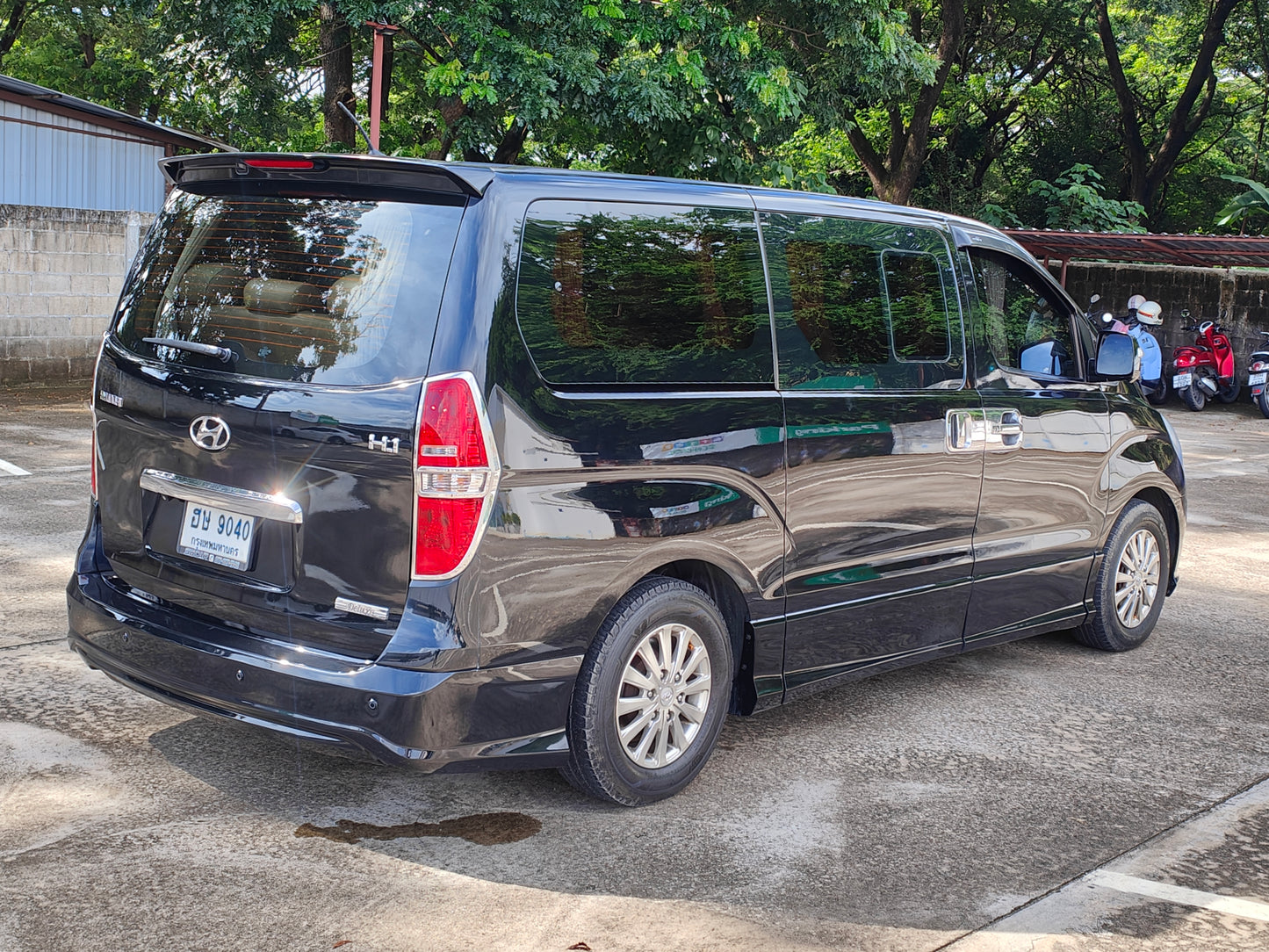 Hyundai H-1 Deluxe 2.5 CRDi ปี 2016