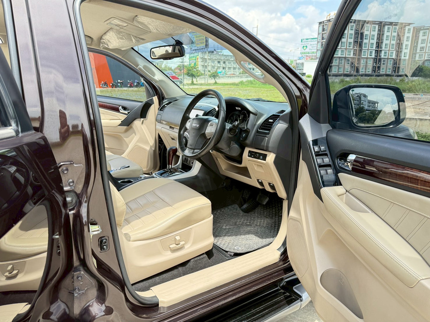 ISUZU MU-X 3.0 ออโต้ 4WD ปี 2017/2560