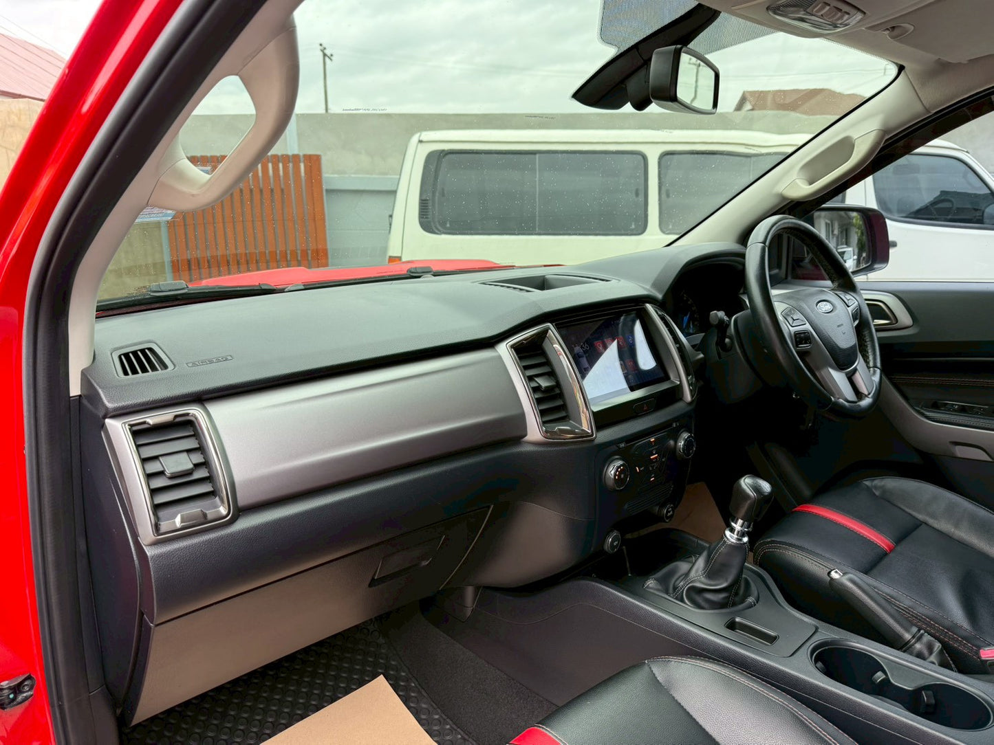 FORD RANGER 4dr DCab XLT M/T 6sp 2WD 2.2DCT