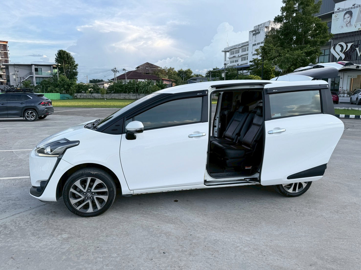 TOYOTA SIENTA 1.5V AT ปี 2017