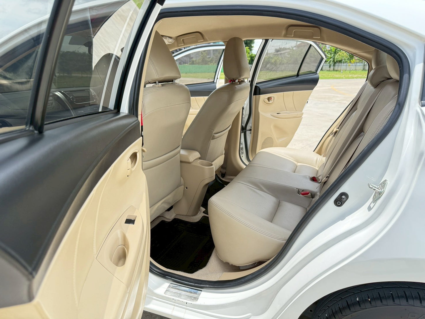 TOYOTA VIOS 1.5E A/T เกียร์ออโต้ 2015/2558