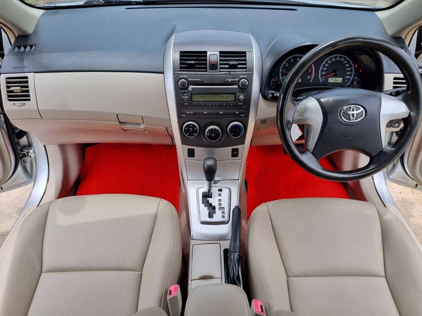 Toyota Corolla Altis 1.6 G ปี 2557 สีบรอนซ์ เกียร์ออโต้