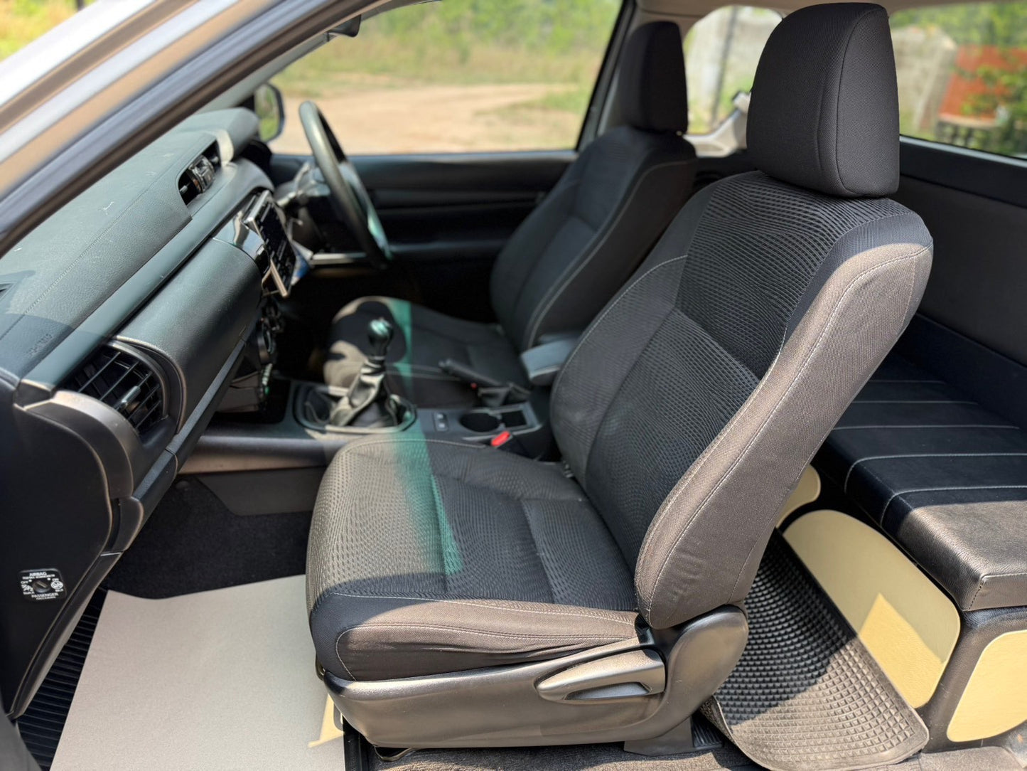 "Toyota Revo cab 2.4E m/t 2018/2561" (เกียร์ธรรมดา)