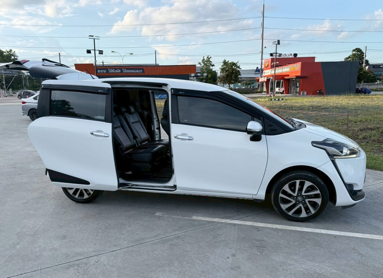 TOYOTA SIENTA 1.5V AT ปี 2017