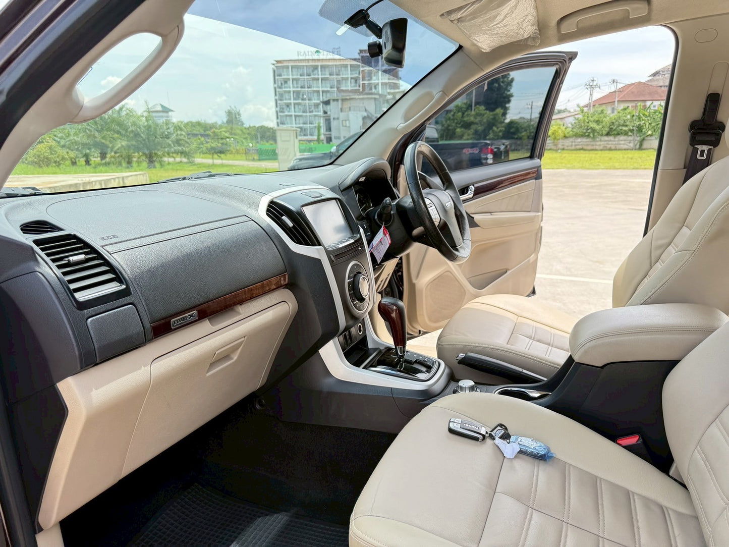 ISUZU MU-X 3.0 ออโต้ 4WD ปี 2017/2560