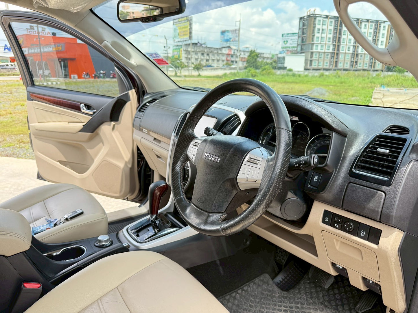 ISUZU MU-X 3.0 ออโต้ 4WD ปี 2017/2560