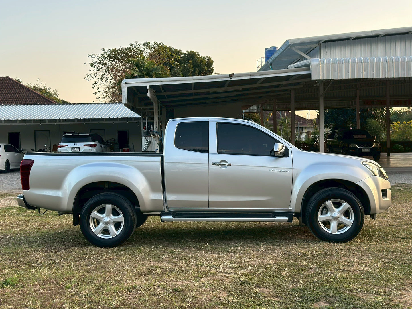 All new Dmax cab 2.5 Z-prestige DDI-VGS เกียร์ออโต้ 2012