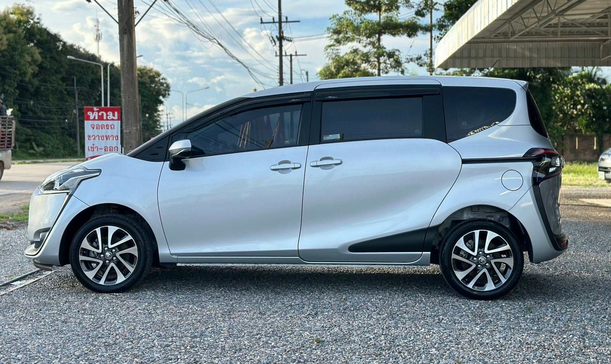 Toyota Sienta 1.5 V MNC Auto ตัวท็อป ปี 2563