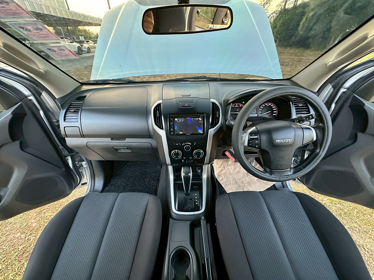 All new Dmax cab 2.5 Z-prestige DDI-VGS เกียร์ออโต้ 2012