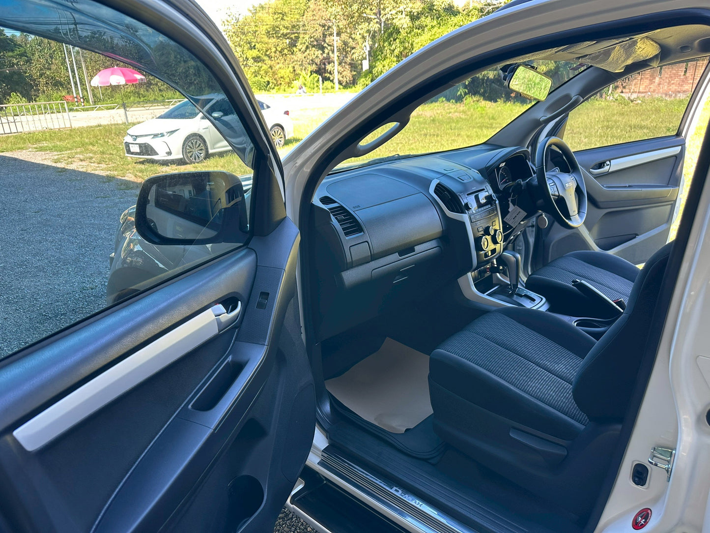 ISUZU D-MAX Hi-LANDER Blue power CAB-4 1.9 Z-Ddi (MNC)A/T 2017 / 2560