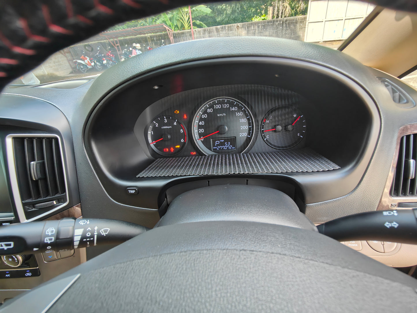 Hyundai H-1 Deluxe 2.5 CRDi ปี 2016