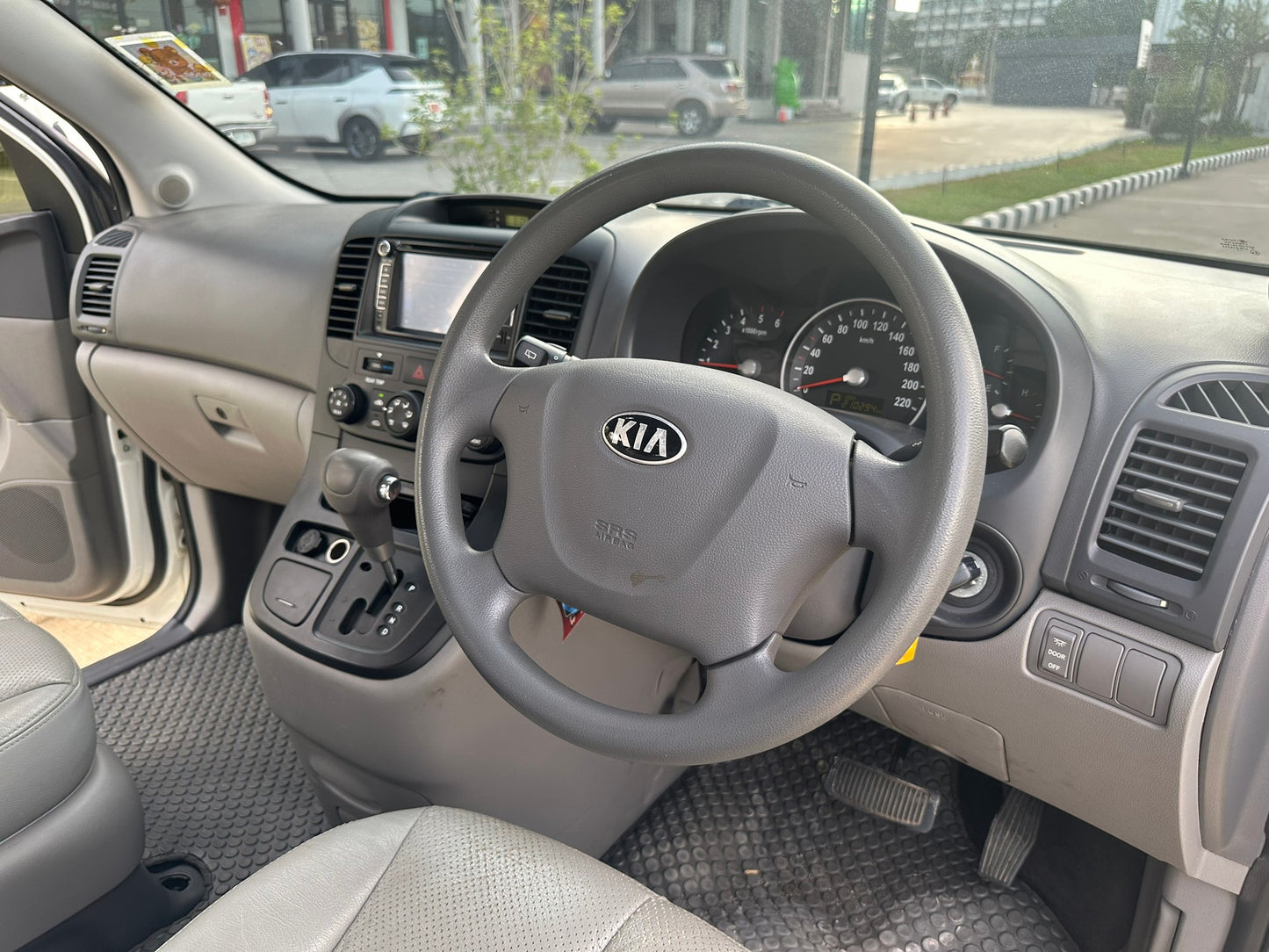KIA GRAND CARNILAL 2.9 CEO/EX/LX (diesel) ออโต้ ปี 2012/2558