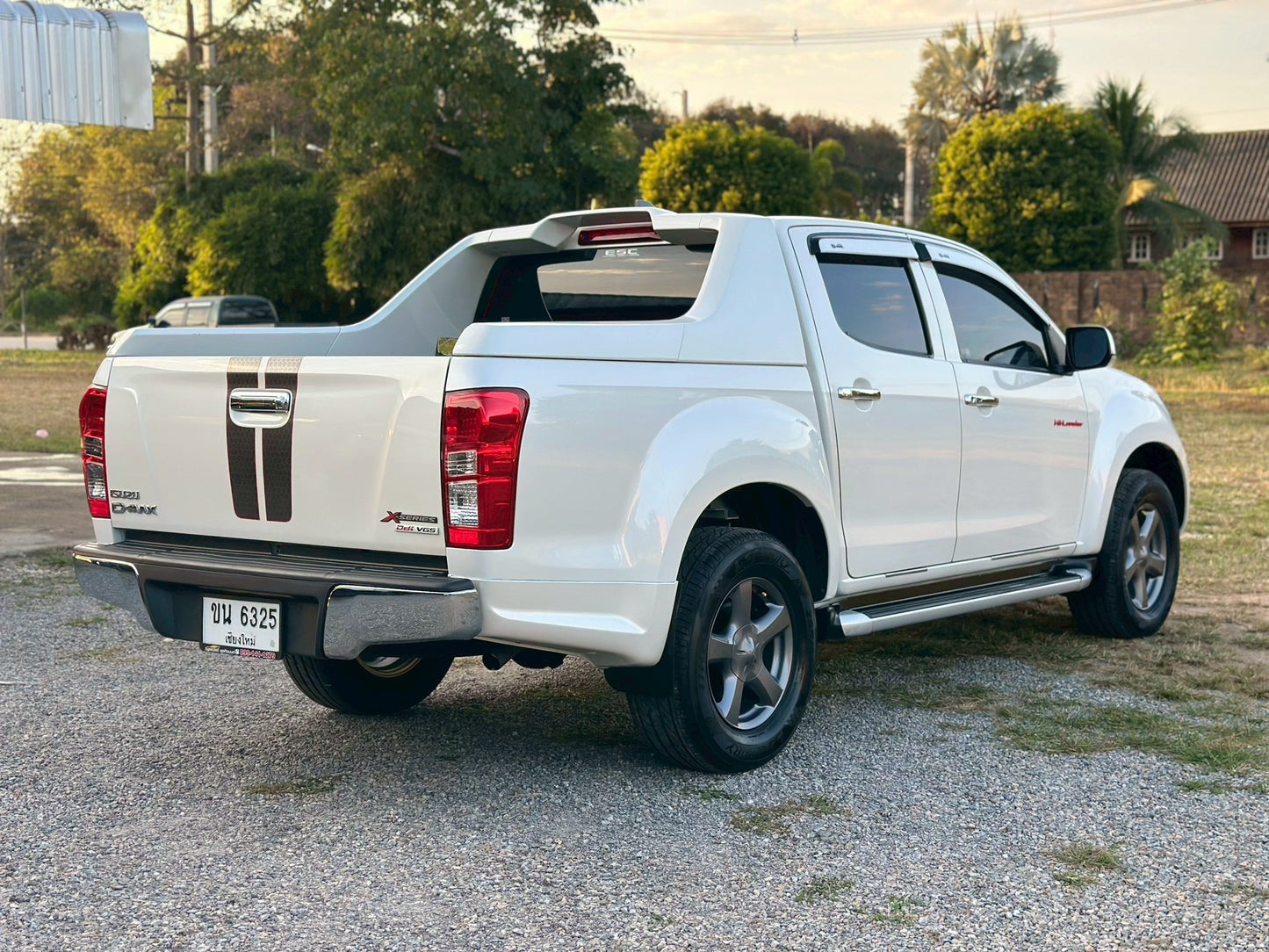 ISUZU D-MAX All New Double Cab X-Series
2.5 Z-Prestige DDI-VGS เกียร์ออโต้

ปี 2012 / 2556