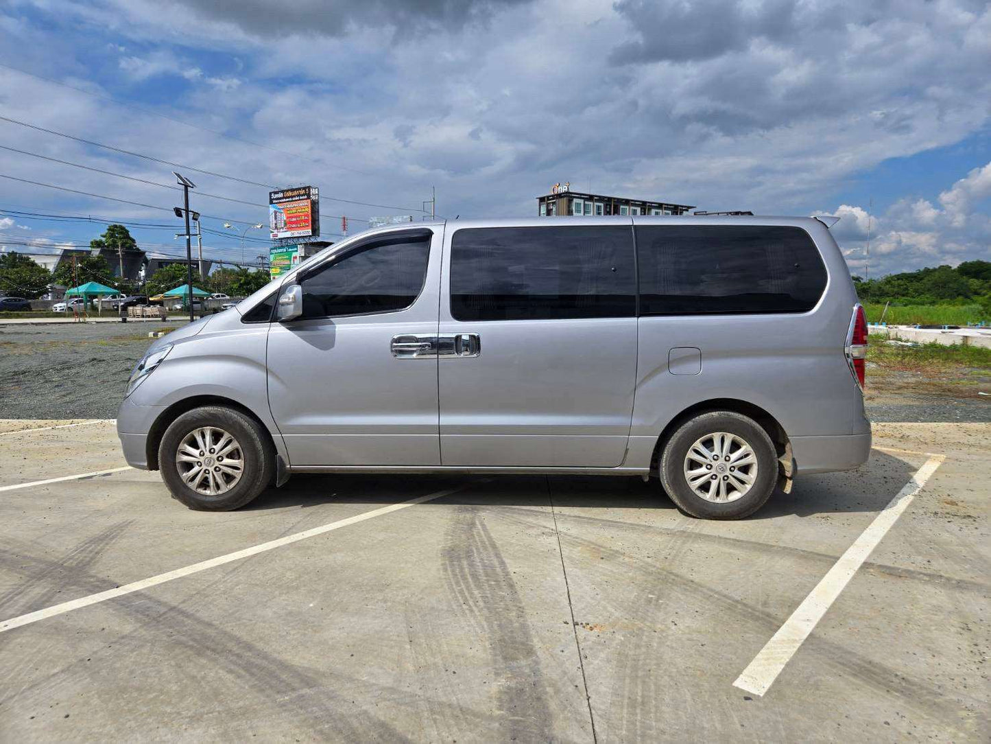 Hyundai H1 2.5 MAESTO TOURING CRDi เกียร์ธรรมดา ปี 2012/2555