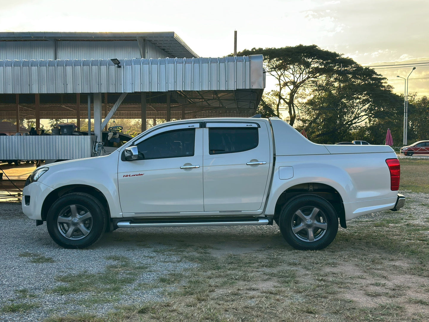 ISUZU D-MAX All New Double Cab X-Series
2.5 Z-Prestige DDI-VGS เกียร์ออโต้

ปี 2012 / 2556