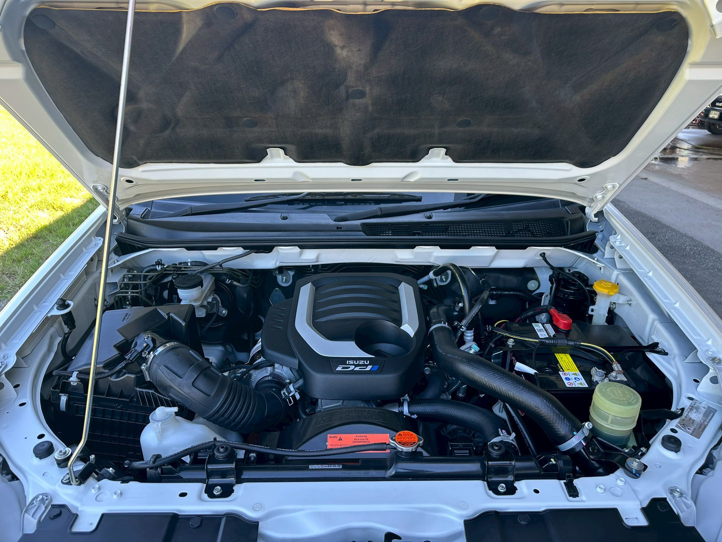 ISUZU D-MAX Hi-LANDER Blue power CAB-4 1.9 Z-Ddi (MNC)A/T 2017 / 2560