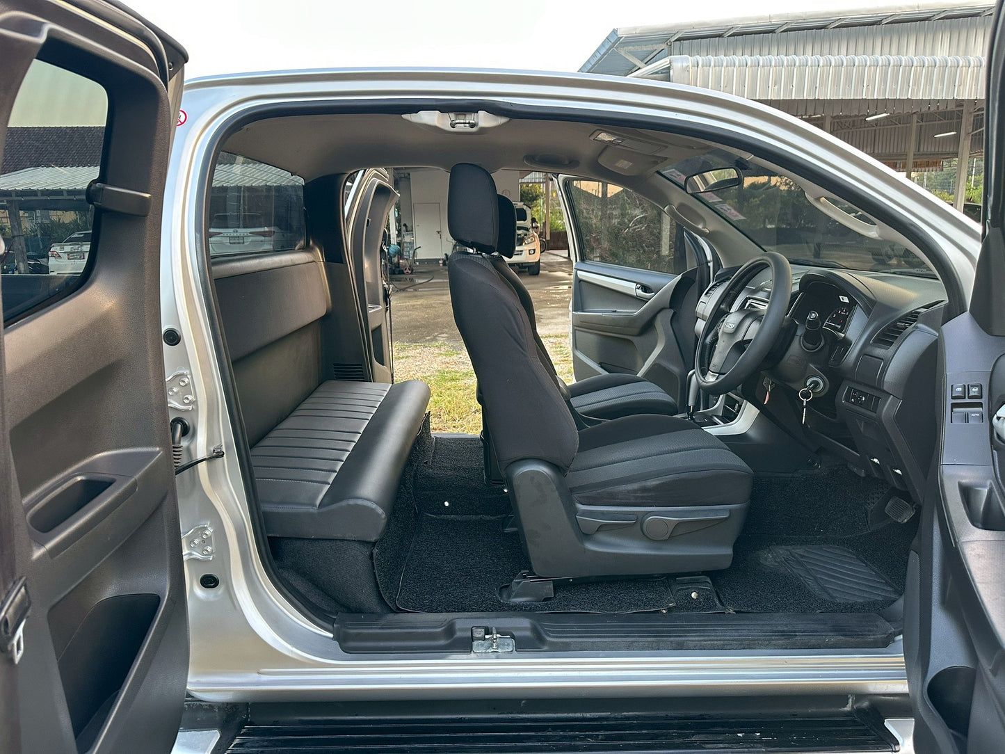 All new Dmax cab 2.5 Z-prestige DDI-VGS เกียร์ออโต้ 2012