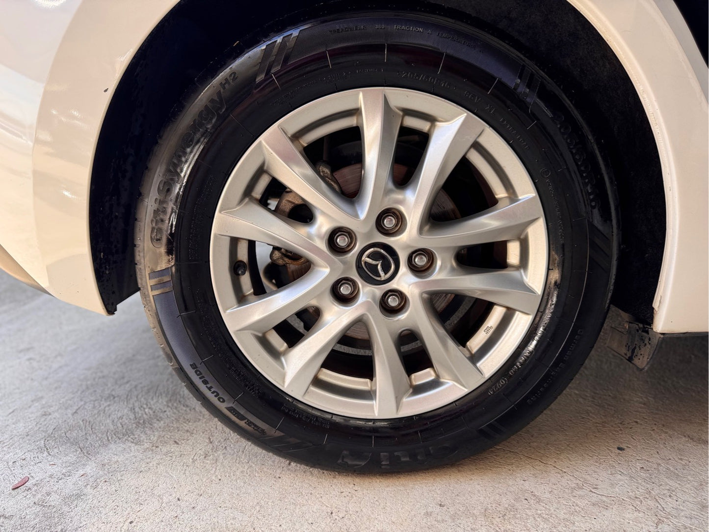 Mazda 3 2.0 E Skyactiv ออโต้ ปี 2014/จดทะเบียน 2015