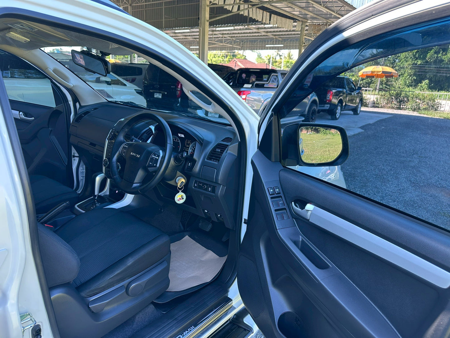 ISUZU D-MAX Hi-LANDER Blue power CAB-4 1.9 Z-Ddi (MNC)A/T 2017 / 2560